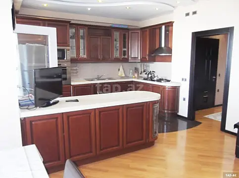 Satılır 5 otaqlı yeni tikili 260 m²