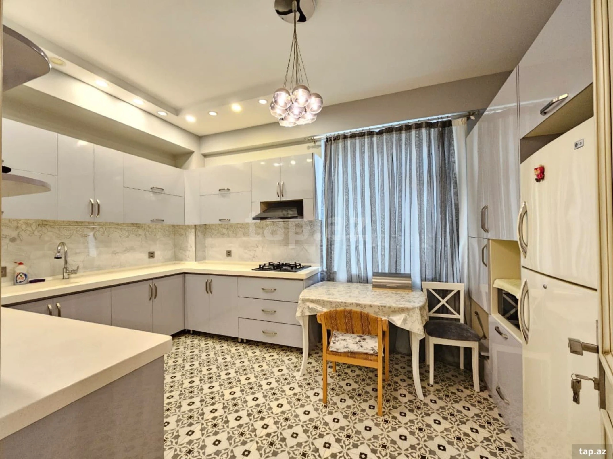 Satılır 4 otaqlı yeni tikili 136 m²