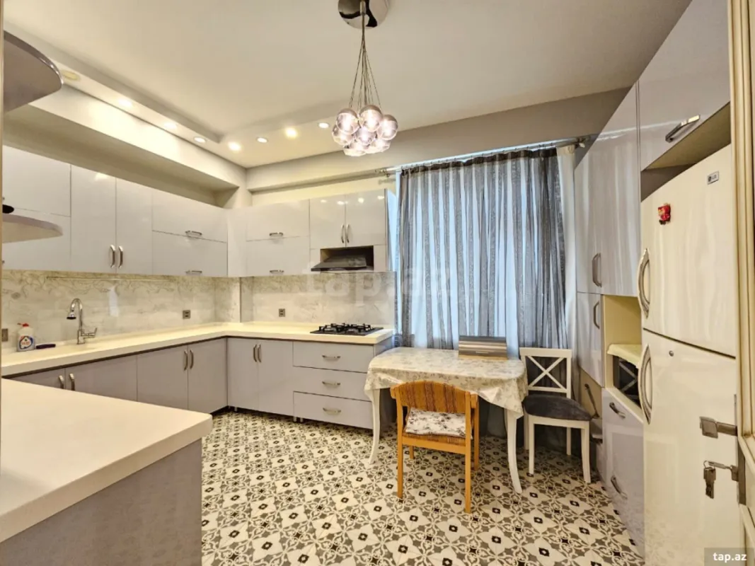 Satılır 4 otaqlı yeni tikili 136 m²