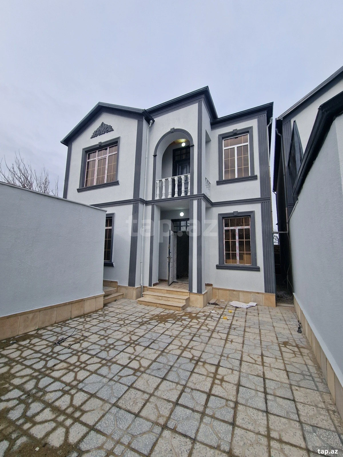 Satılır 5 otaqlı həyət evi