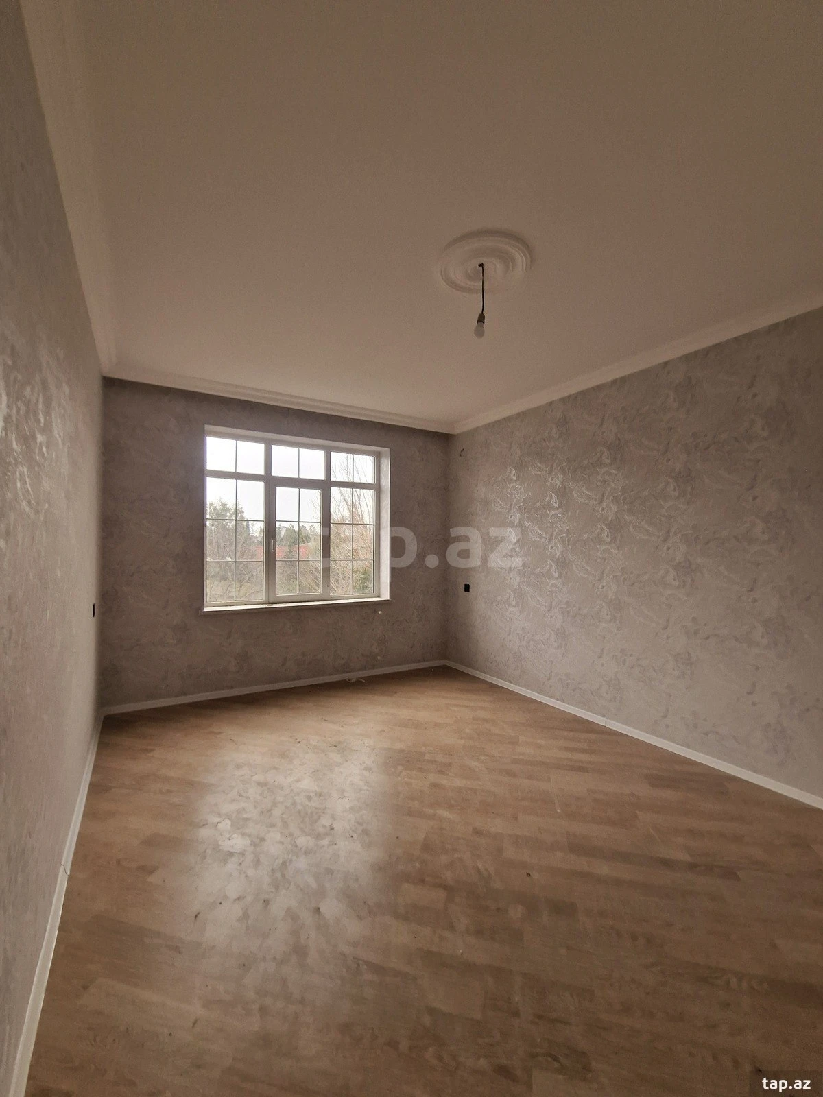 Satılır 5 otaqlı həyət evi