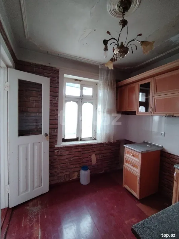Satılır 5 otaqlı mənzil 105 m²