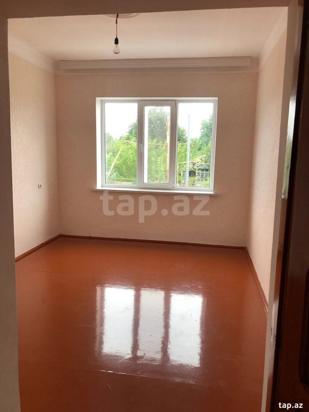 Satılır 9 otaqlı həyət evi