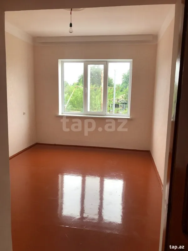 Satılır 9 otaqlı həyət evi