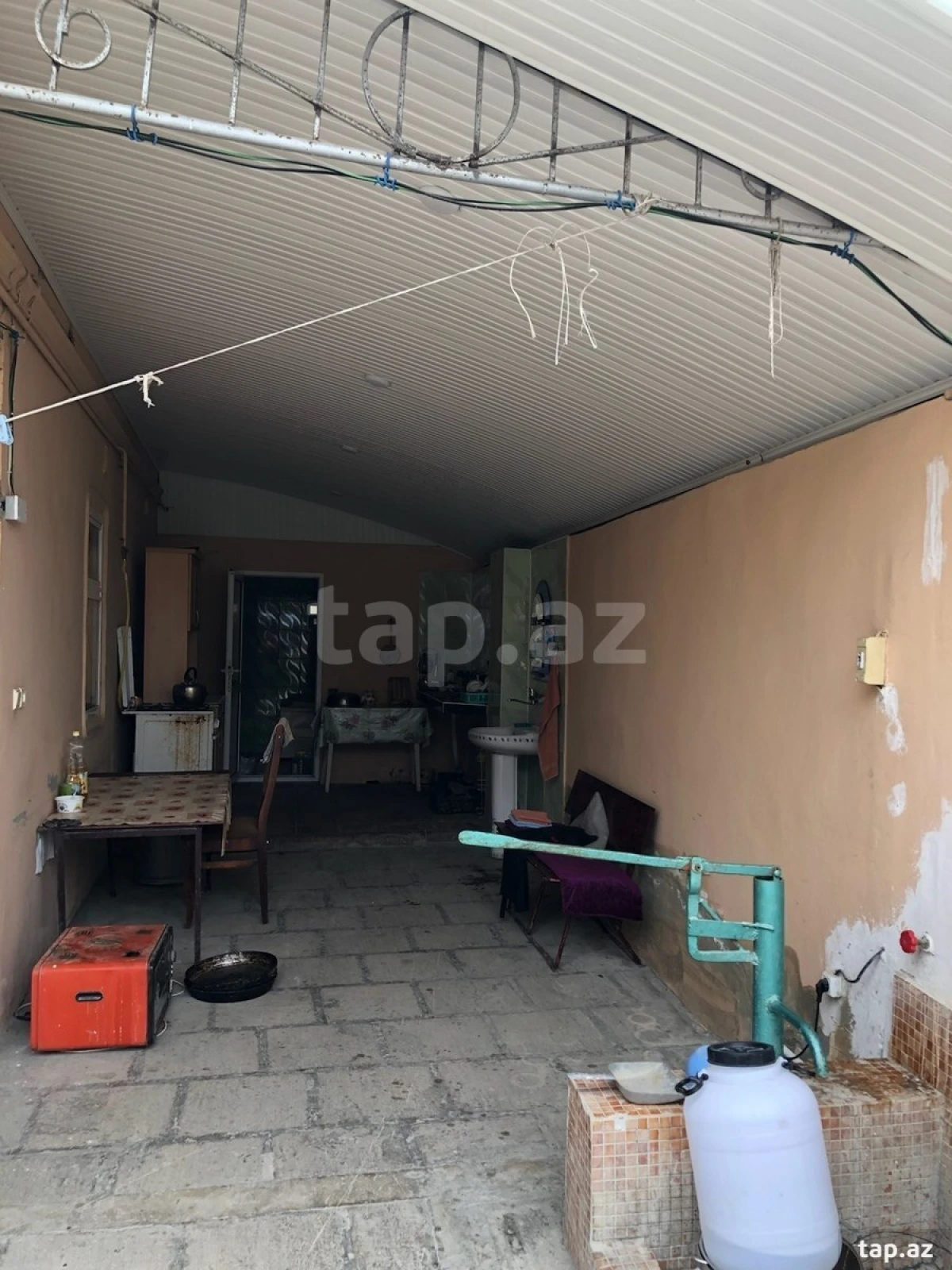 Satılır 9 otaqlı həyət evi