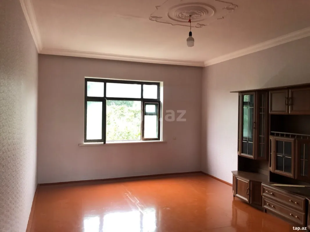 Satılır 9 otaqlı həyət evi