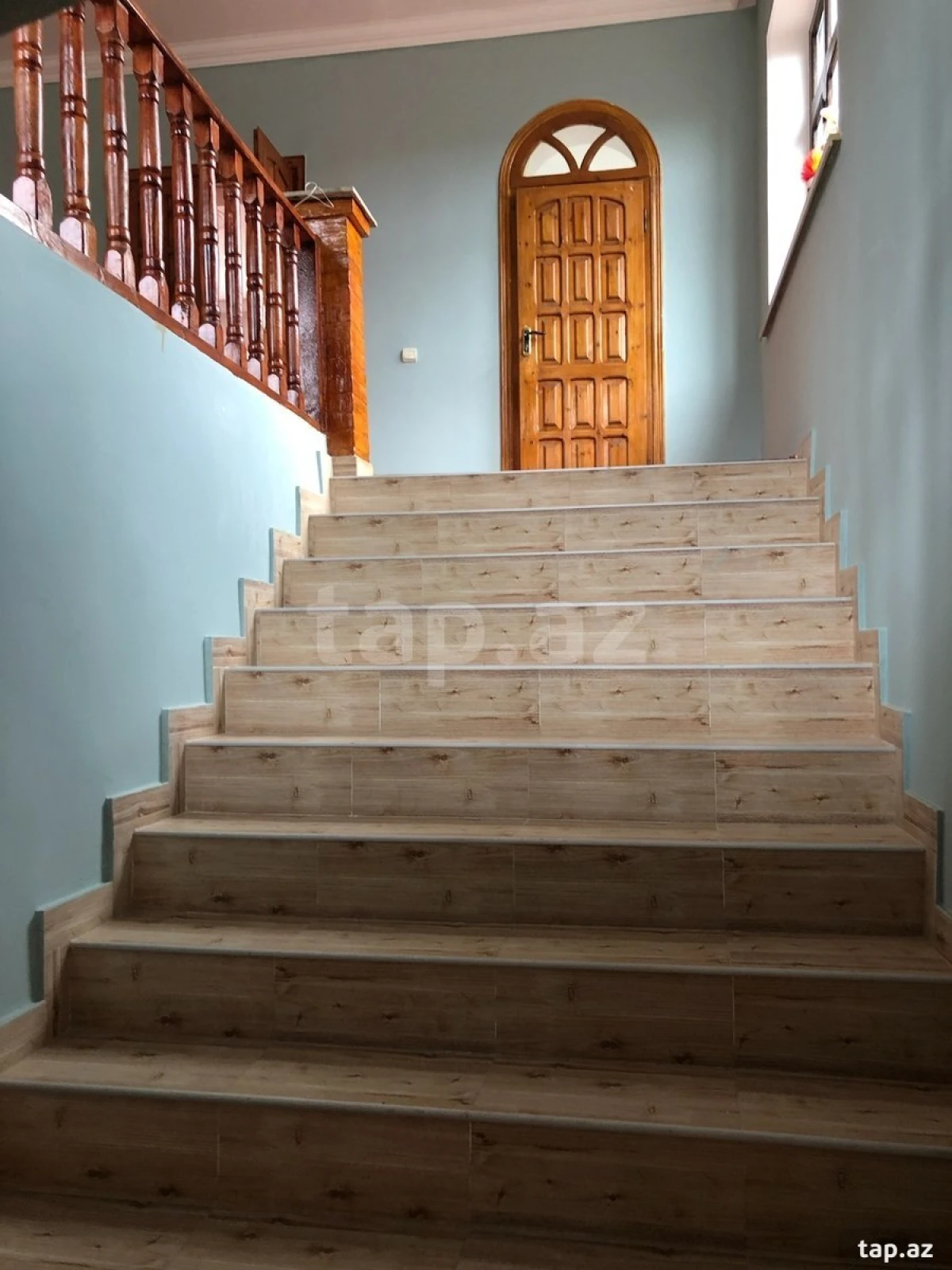 Satılır 9 otaqlı həyət evi