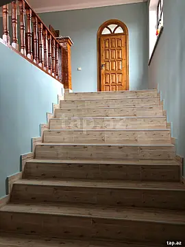 Satılır 9 otaqlı həyət evi