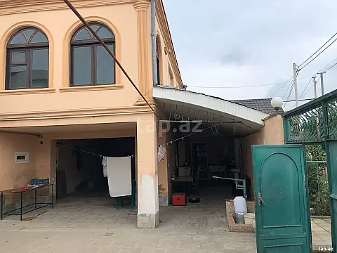 Satılır 9 otaqlı həyət evi