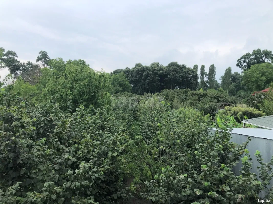 Satılır 9 otaqlı həyət evi