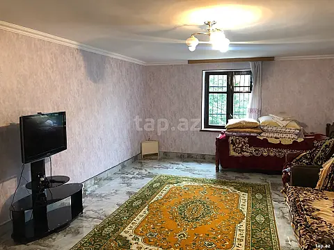 Satılır 9 otaqlı həyət evi