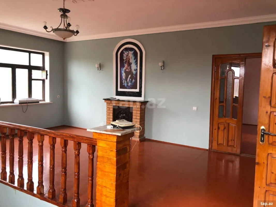 Satılır 9 otaqlı həyət evi