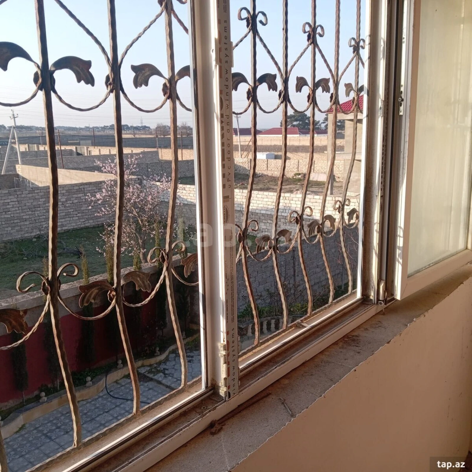 Satılır 5 otaqlı həyət evi