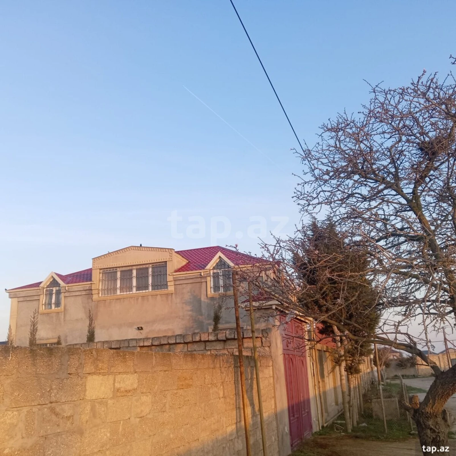 Satılır 5 otaqlı həyət evi