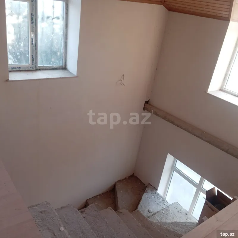 Satılır 5 otaqlı həyət evi