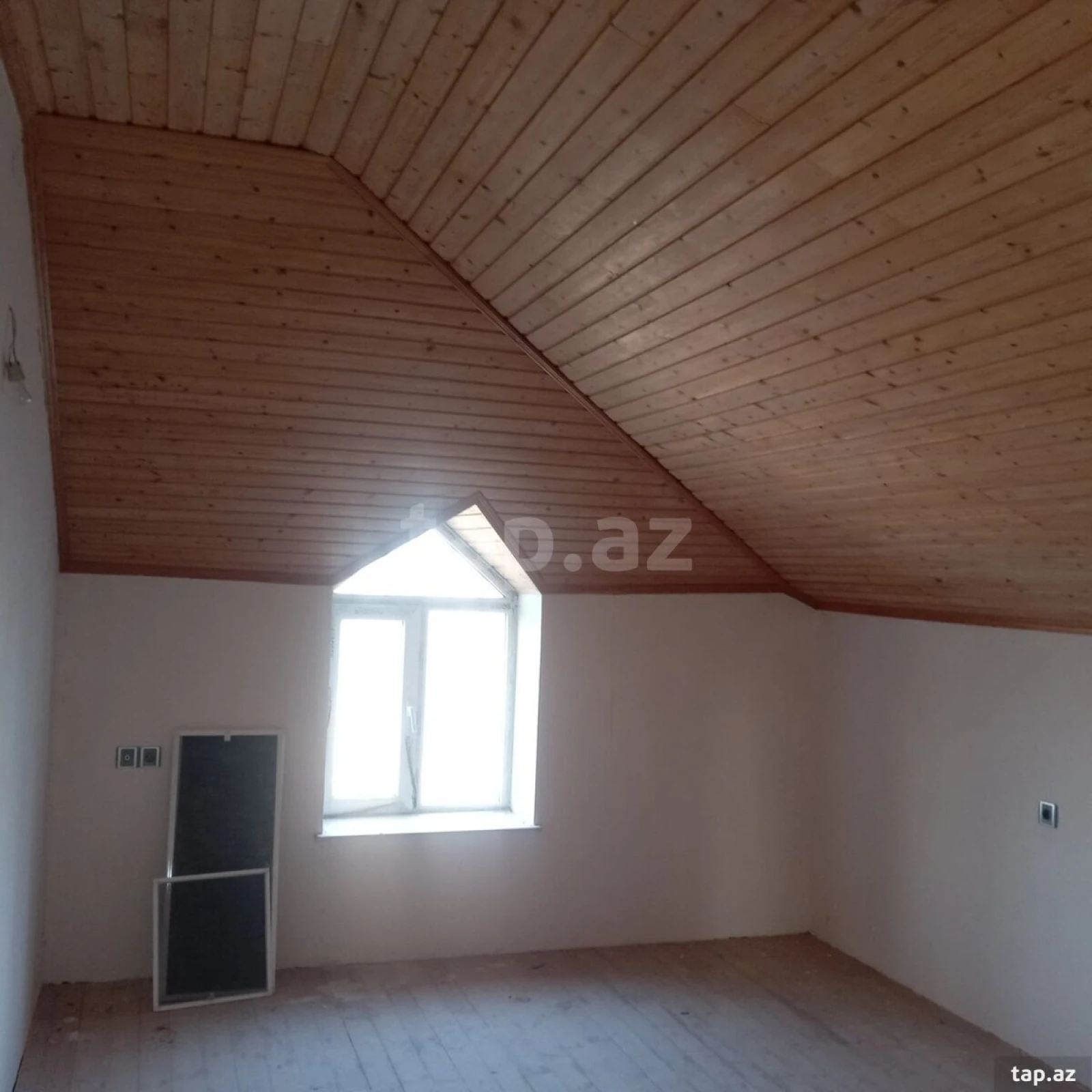 Satılır 5 otaqlı həyət evi