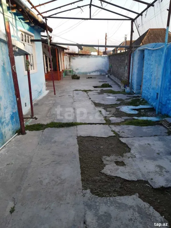 Satılır 4 otaqlı həyət evi