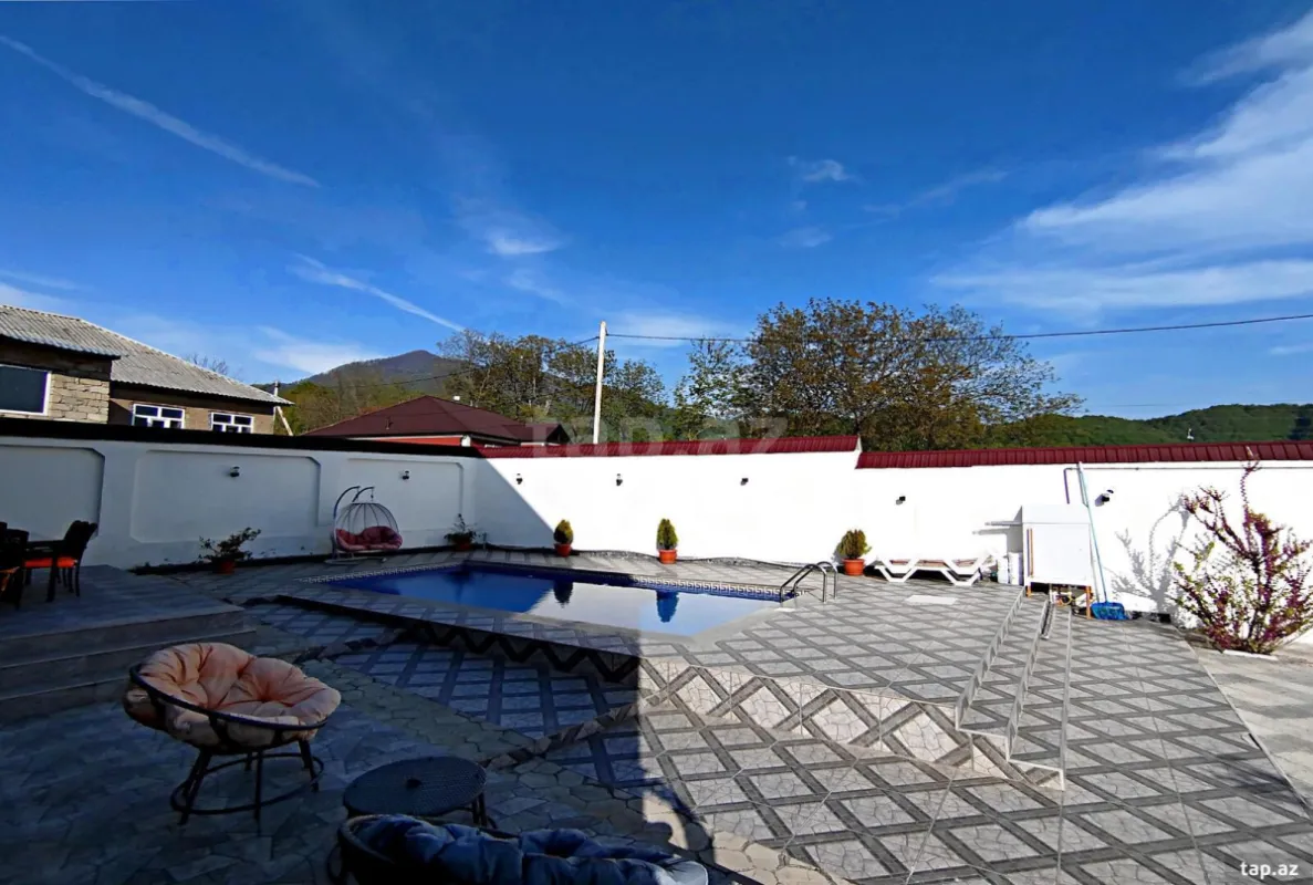 Kirayə verilir 4 otaqlı həyət evi