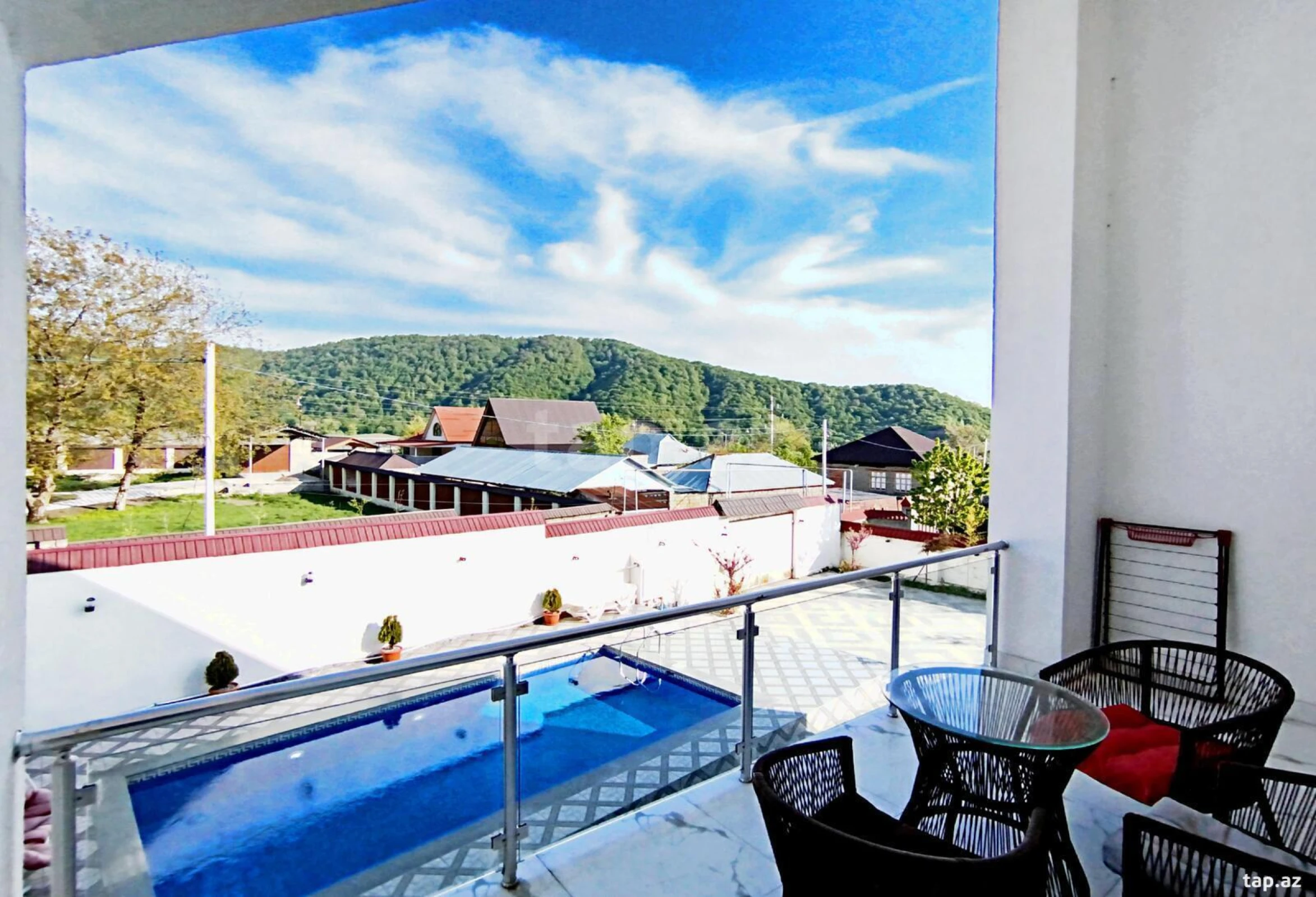 Kirayə verilir 4 otaqlı həyət evi