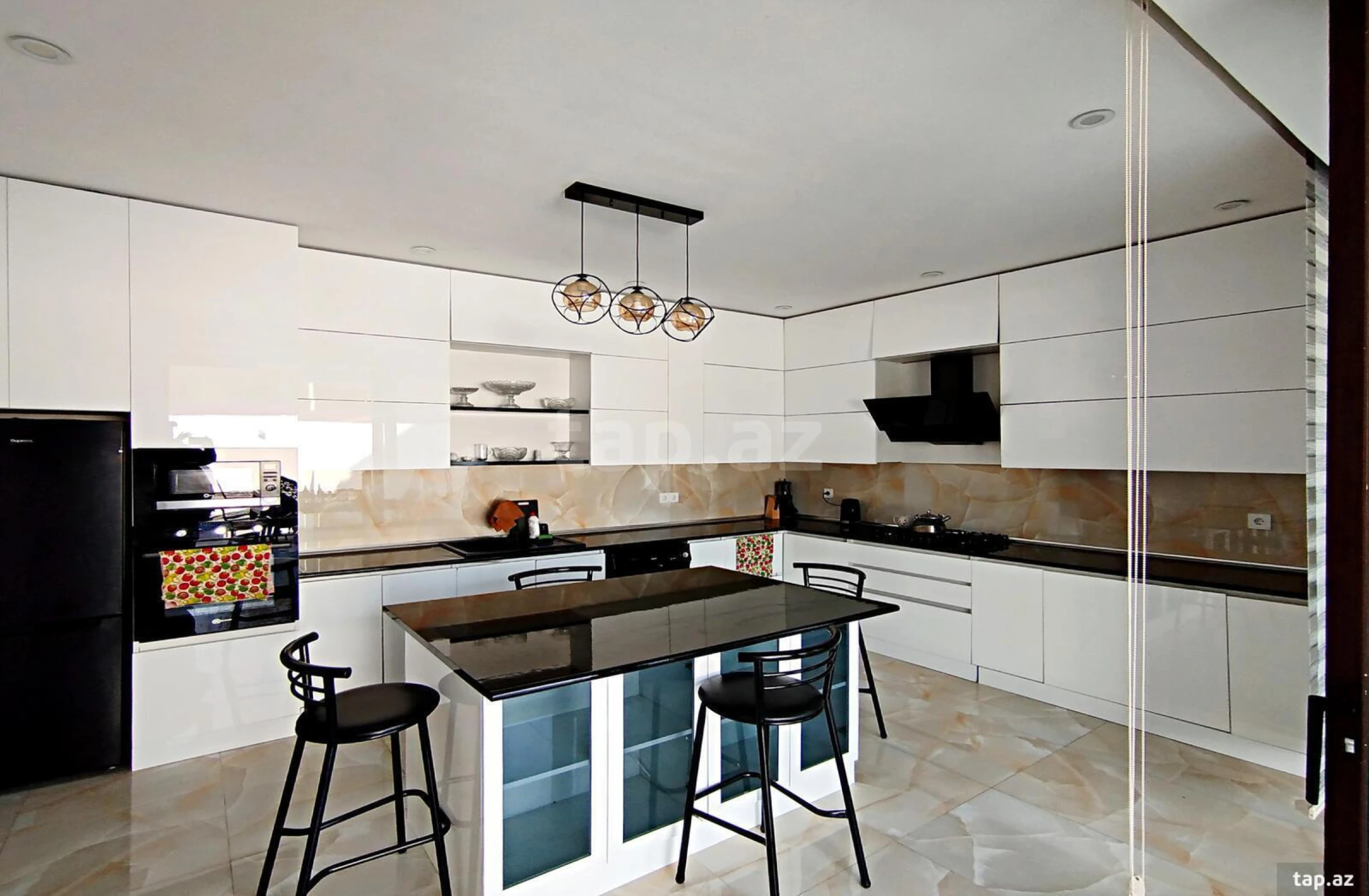 Kirayə verilir 4 otaqlı həyət evi