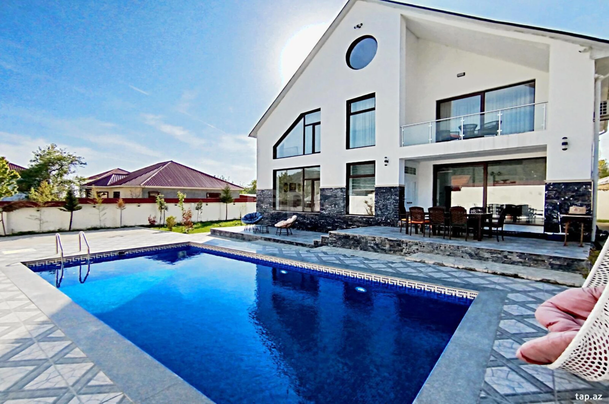 Kirayə verilir 4 otaqlı həyət evi