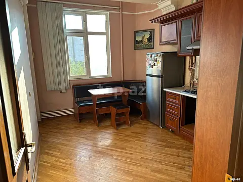 Kirayə verilir 2 otaqlı mənzil 85 m²