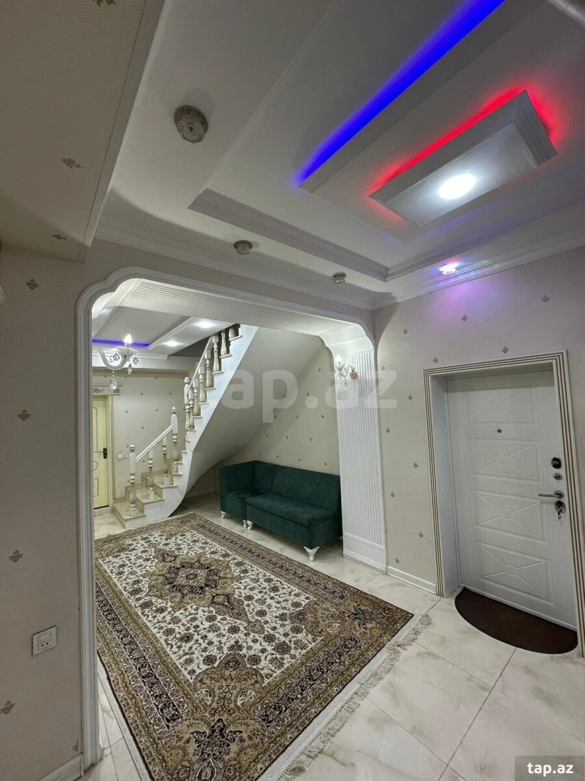 Satılır 4 otaqlı yeni tikili 200 m²
