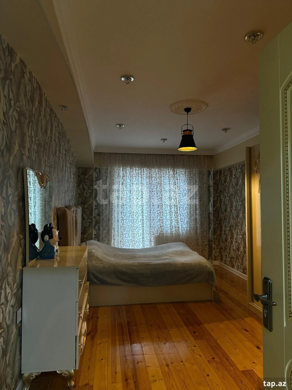 Satılır 4 otaqlı yeni tikili 200 m²