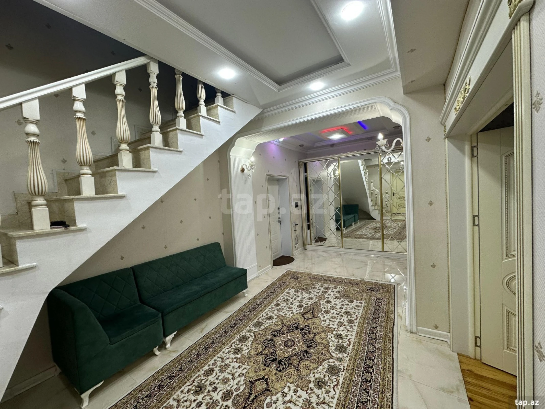 Satılır 4 otaqlı yeni tikili 200 m²