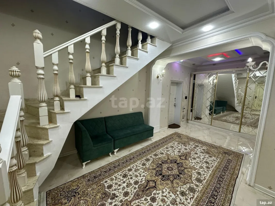 Satılır 4 otaqlı yeni tikili 200 m²