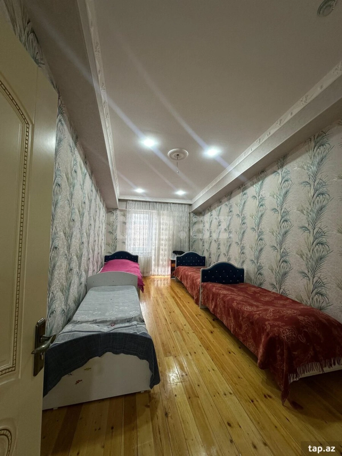 Satılır 4 otaqlı yeni tikili 200 m²