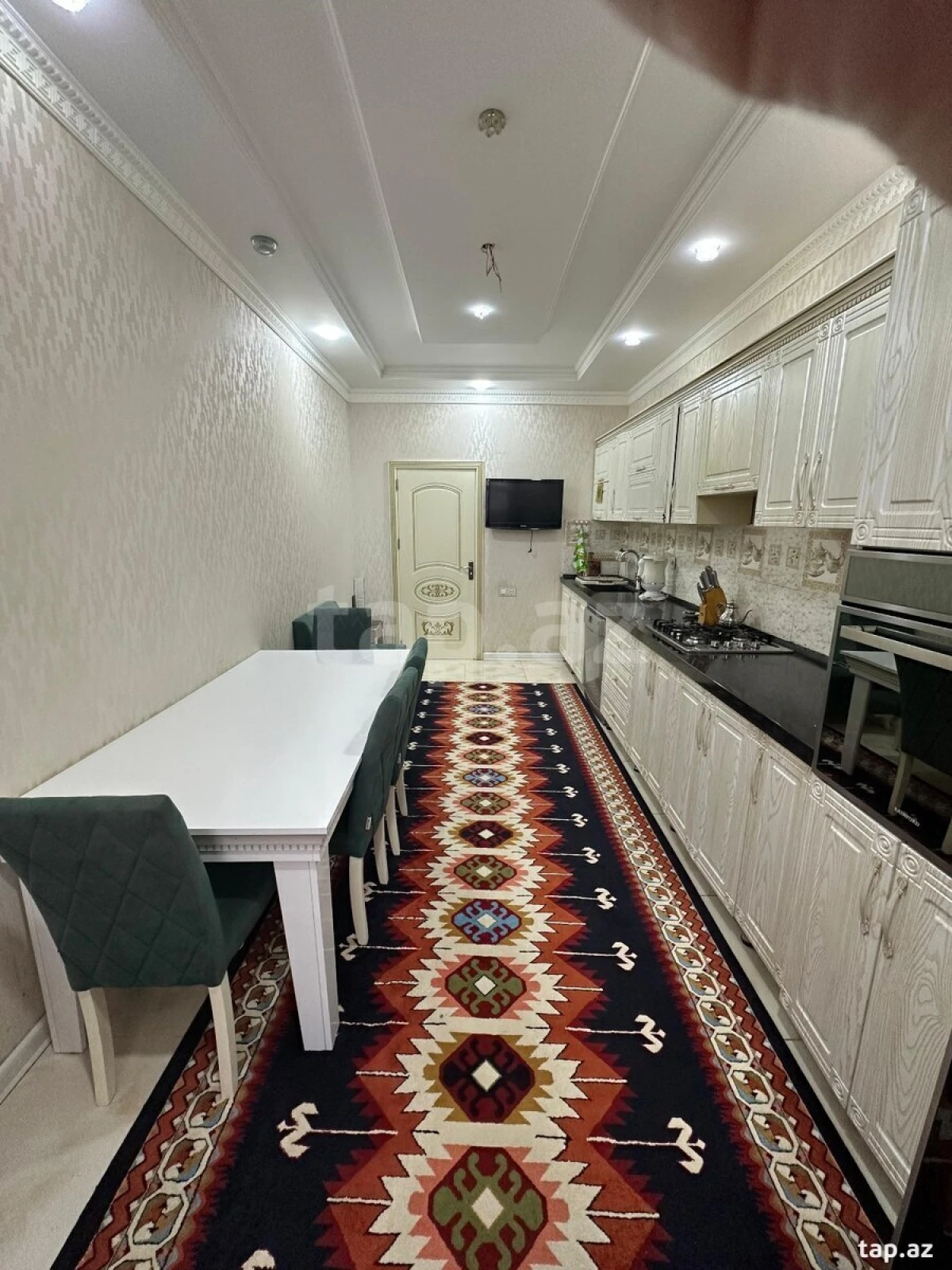 Satılır 4 otaqlı yeni tikili 200 m²