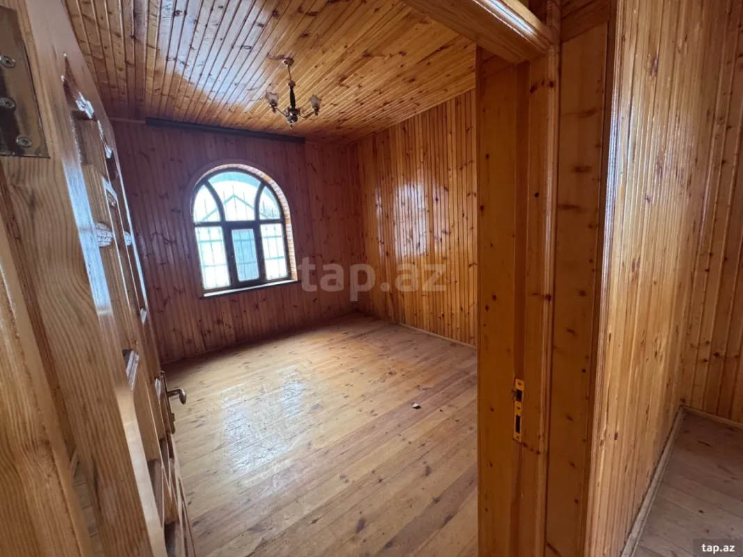 Satılır 8 otaqlı həyət evi