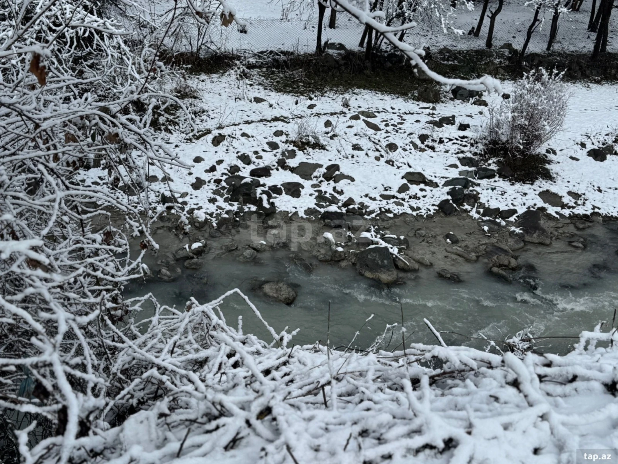 Satılır 8 otaqlı həyət evi