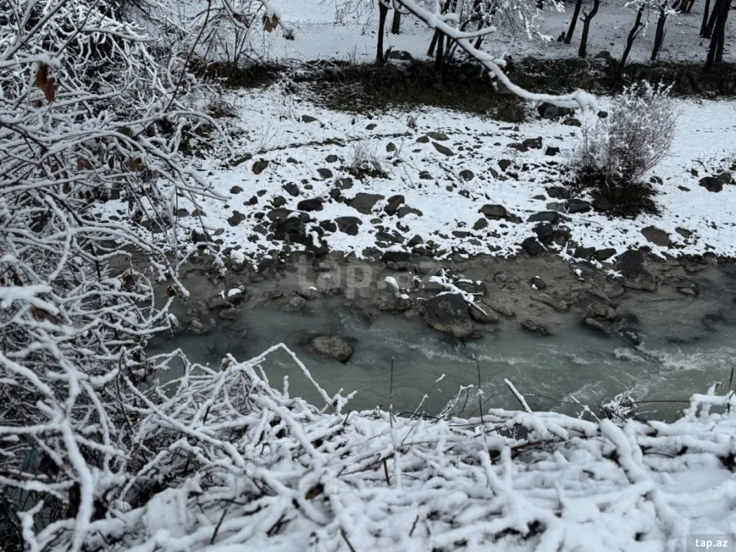 Satılır 8 otaqlı həyət evi