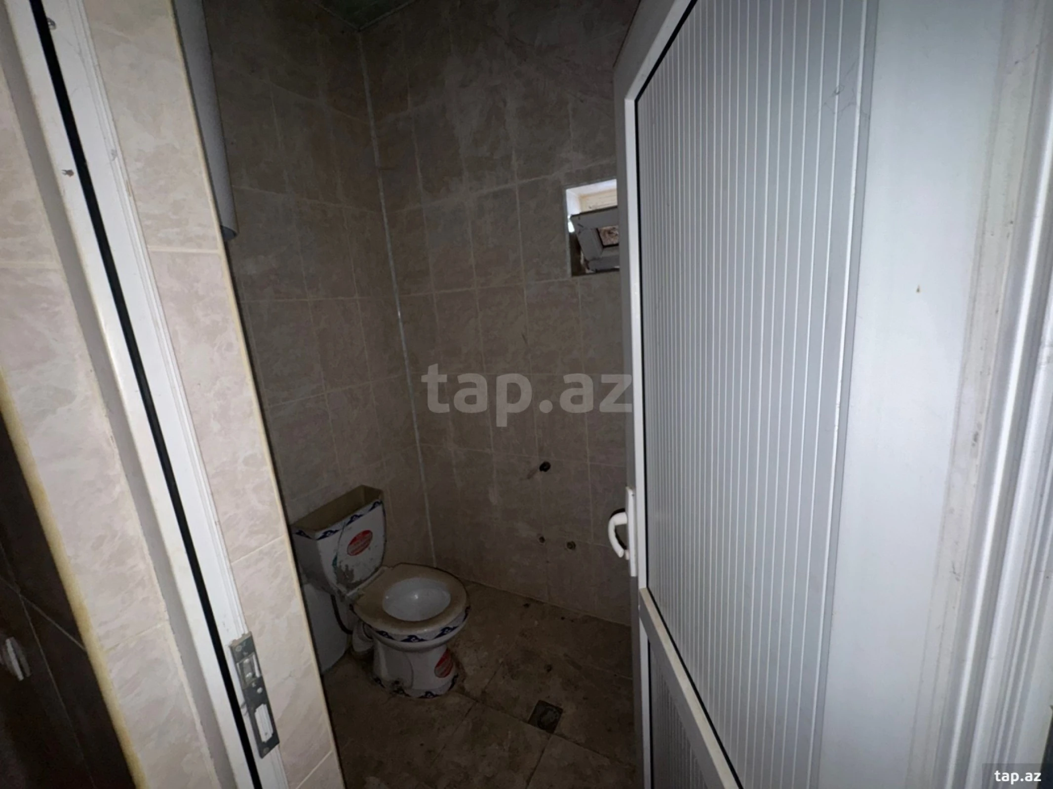 Satılır 8 otaqlı həyət evi