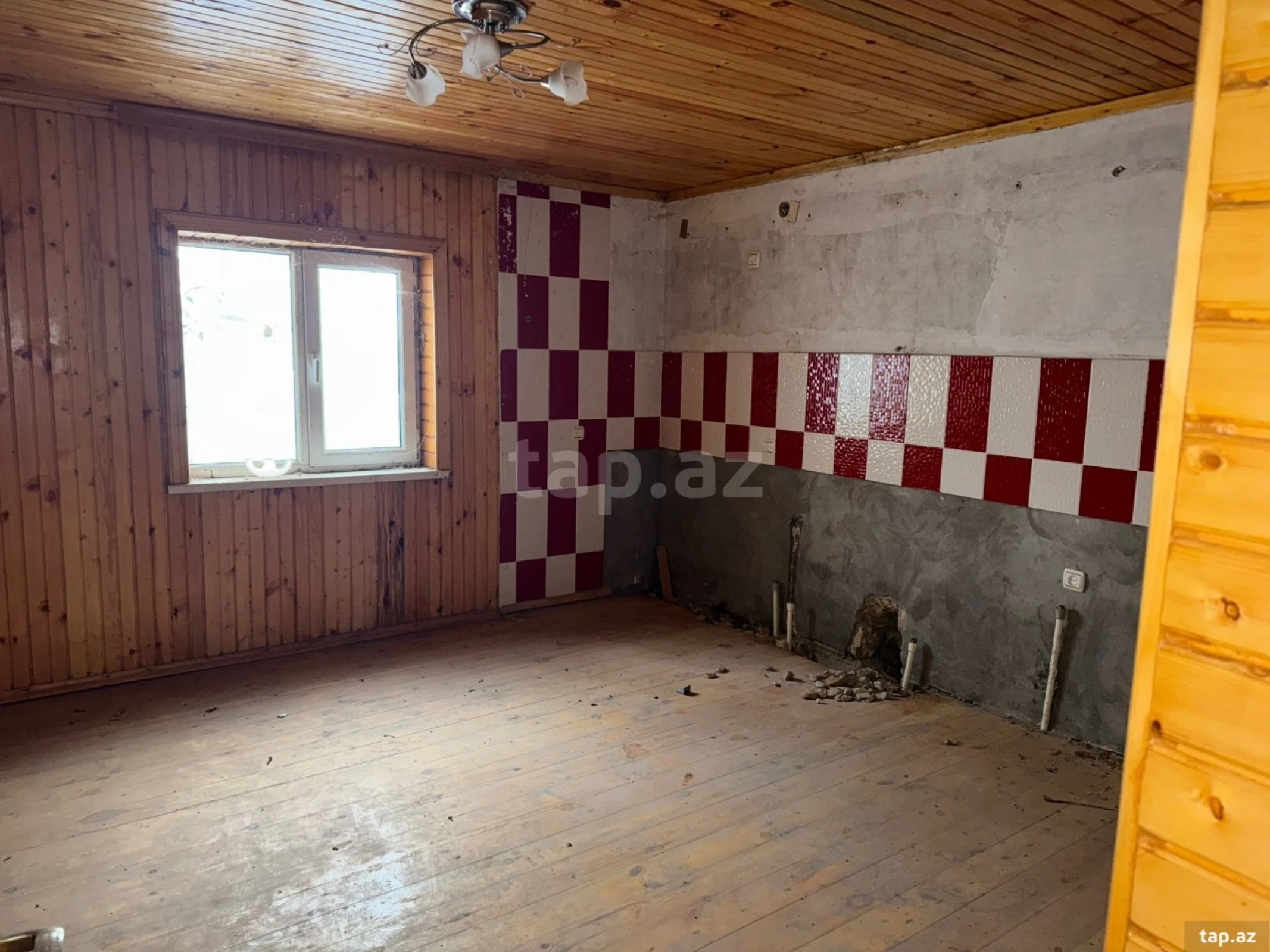 Satılır 8 otaqlı həyət evi