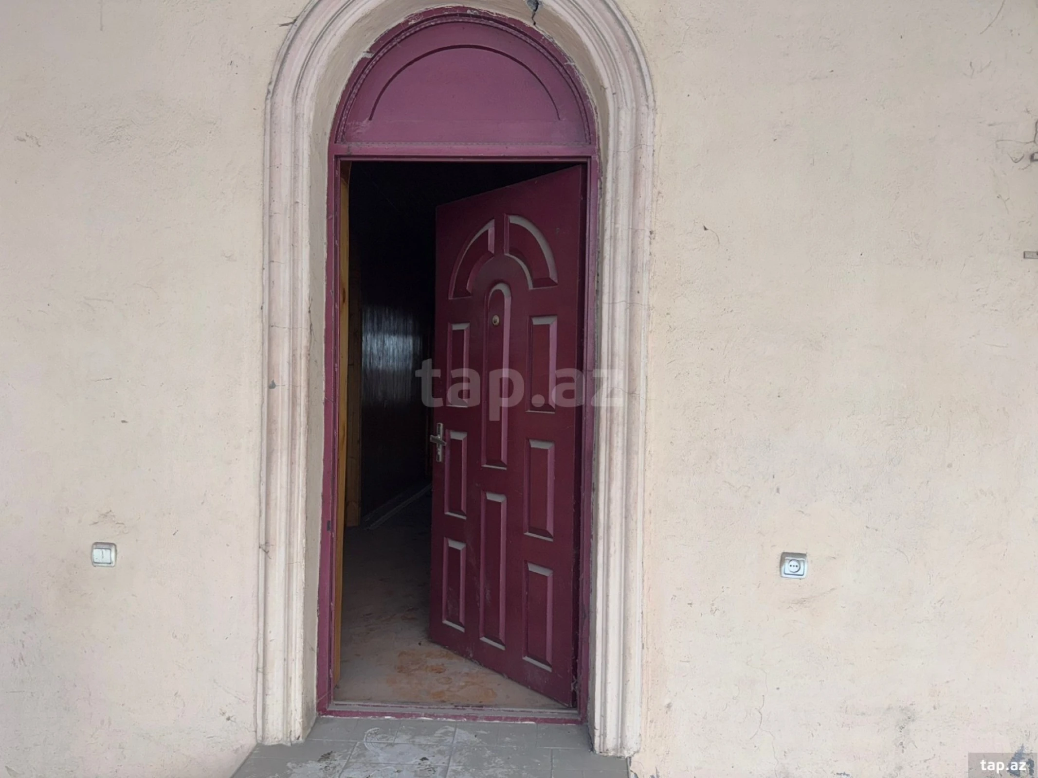 Satılır 8 otaqlı həyət evi