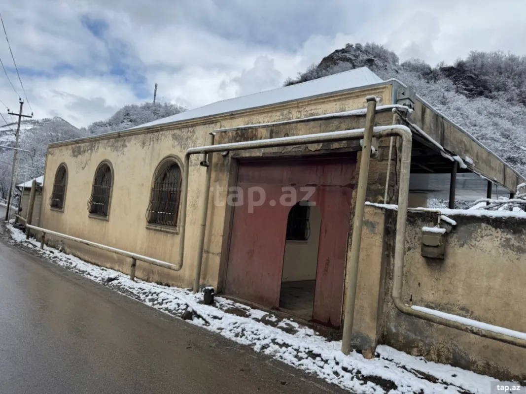 Satılır 8 otaqlı həyət evi