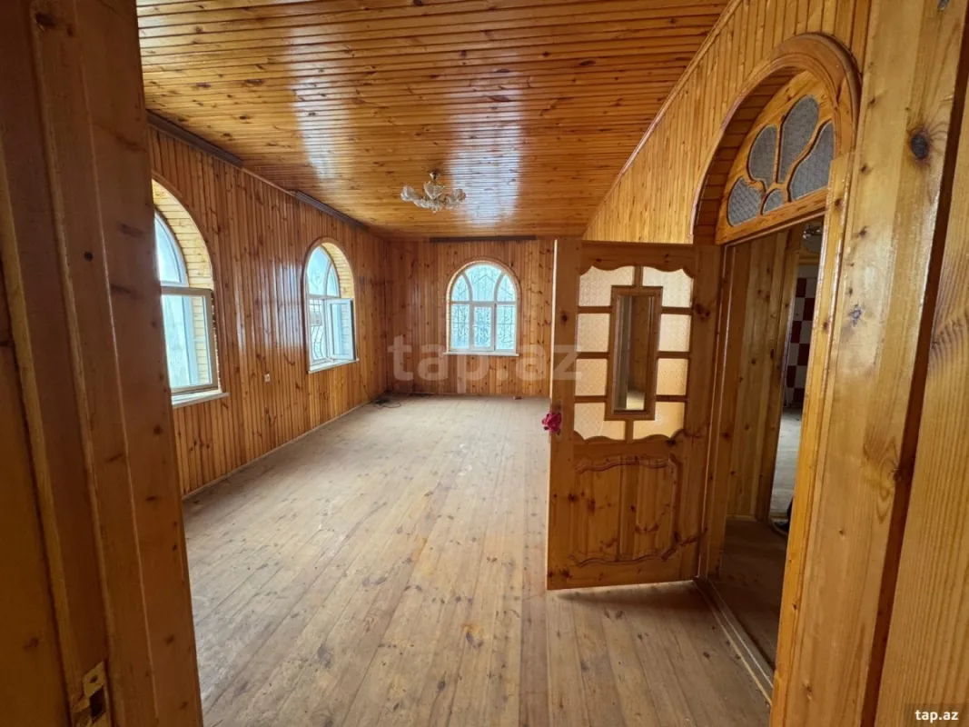 Satılır 8 otaqlı həyət evi