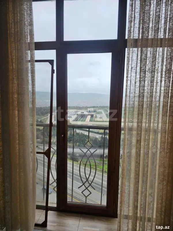 Kirayə verilir 3 otaqlı yeni tikili 125 m²