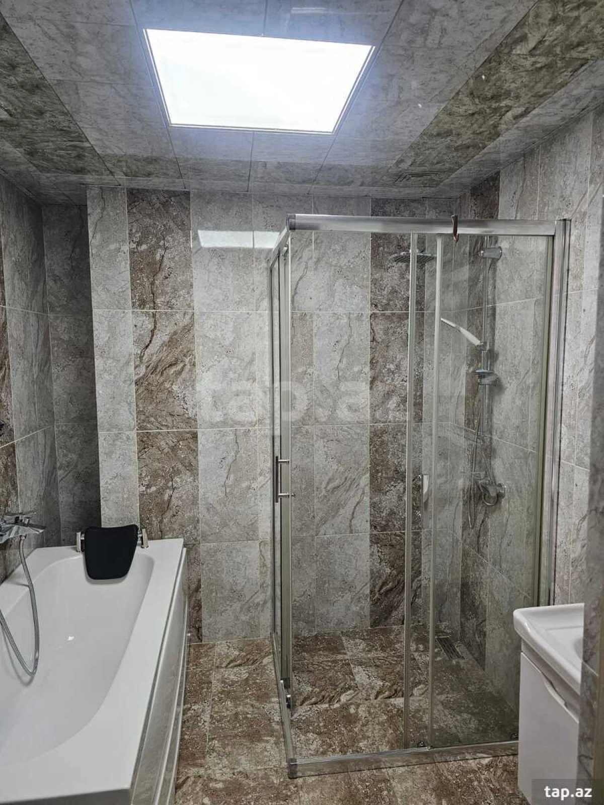 Kirayə verilir 3 otaqlı yeni tikili 125 m²