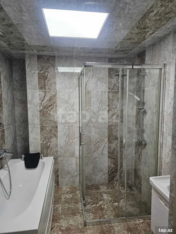 Kirayə verilir 3 otaqlı yeni tikili 125 m²