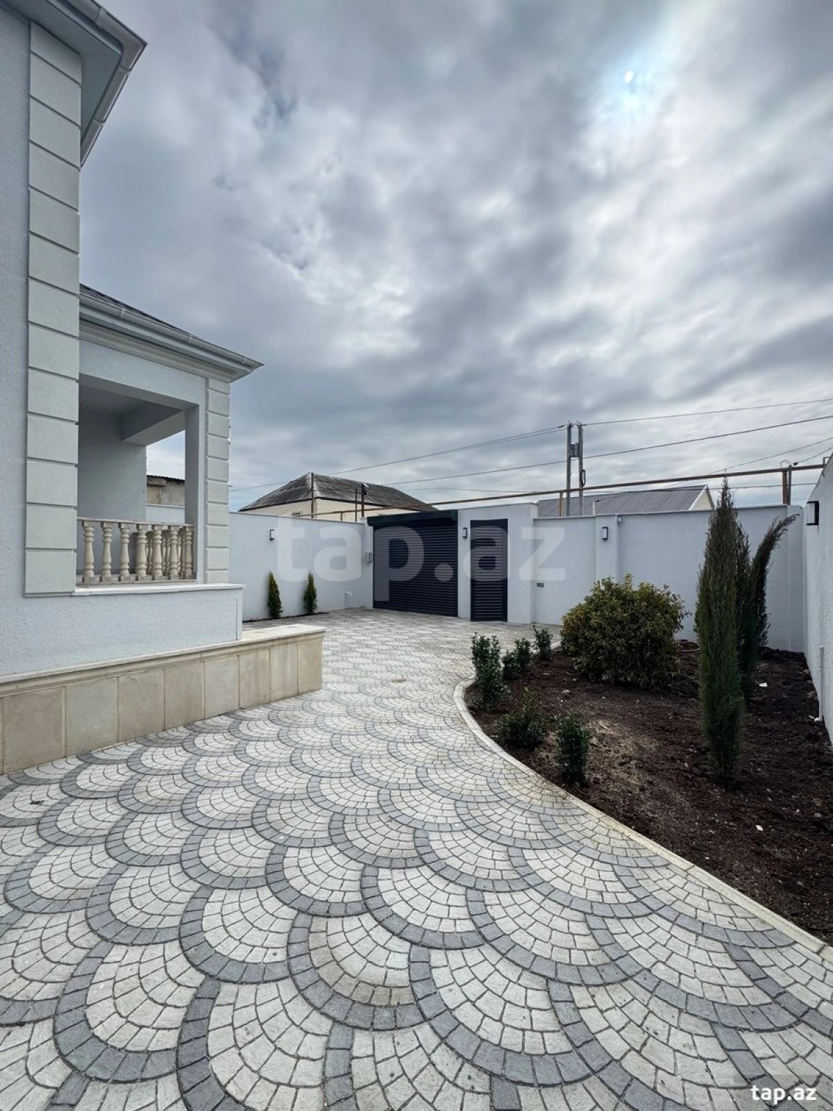 Satılır 4 otaqlı həyət evi