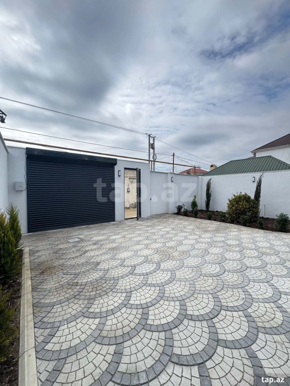 Satılır 4 otaqlı həyət evi