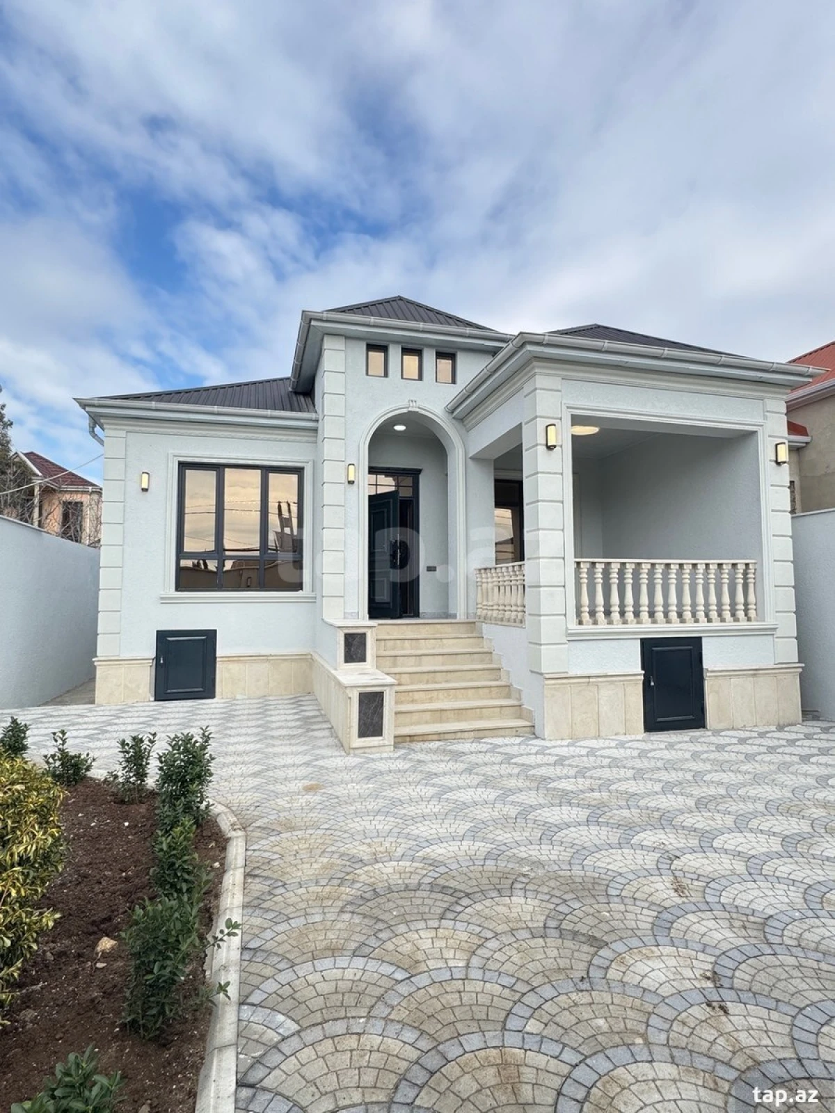 Satılır 4 otaqlı həyət evi