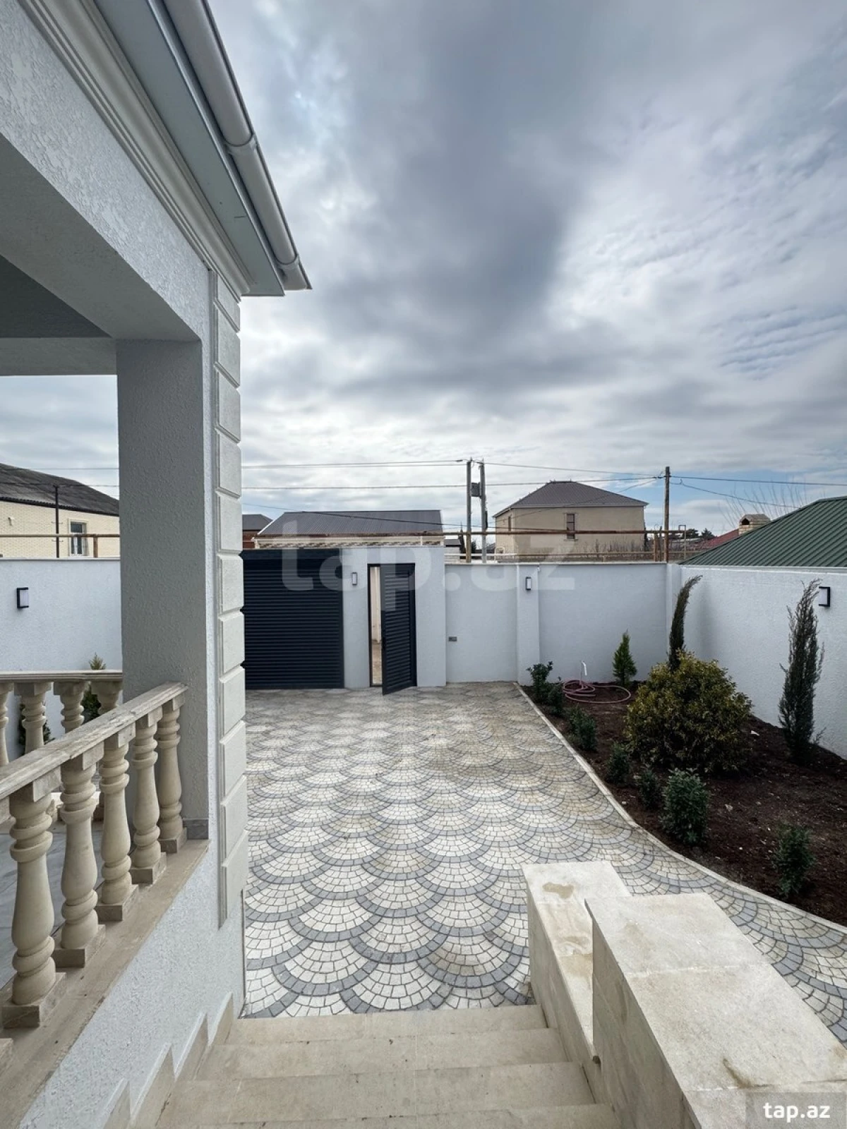 Satılır 4 otaqlı həyət evi