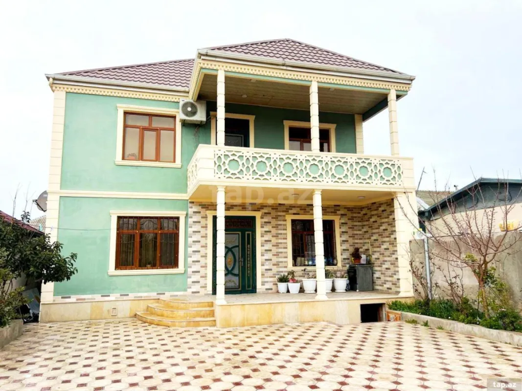 Satılır 6 otaqlı həyət evi