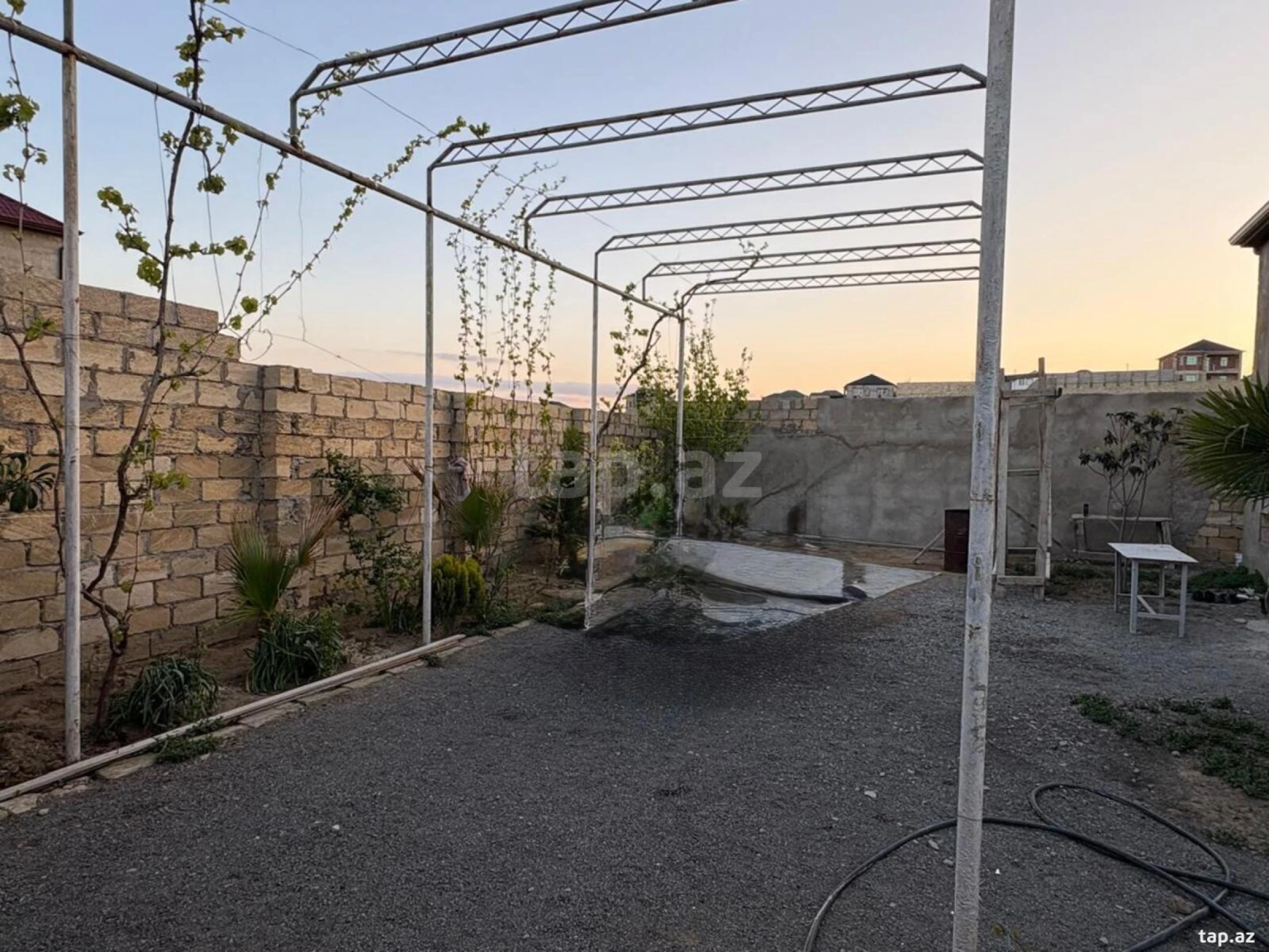 Satılır 3 otaqlı həyət evi