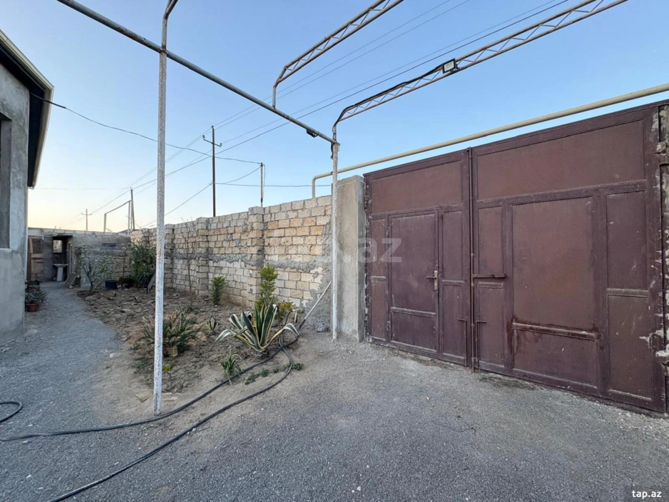 Satılır 3 otaqlı həyət evi